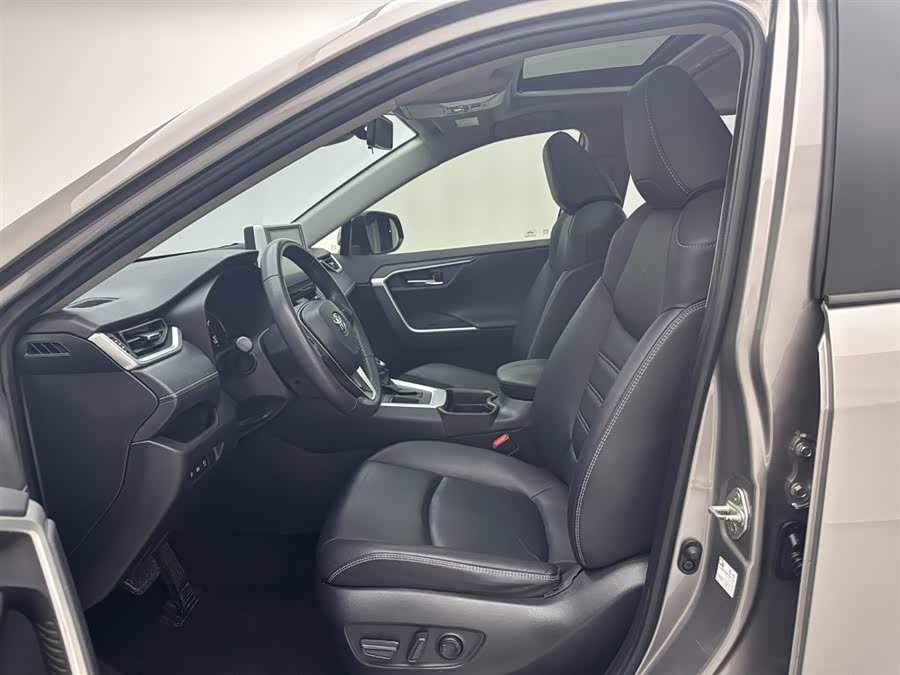 Toyota RAV4 2020 car image #19