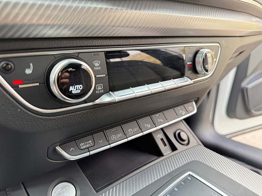 Audi Q5L 2020 صورة سيارة #19