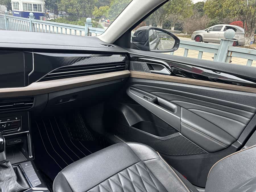 Volkswagen Passat 2021 car image #19