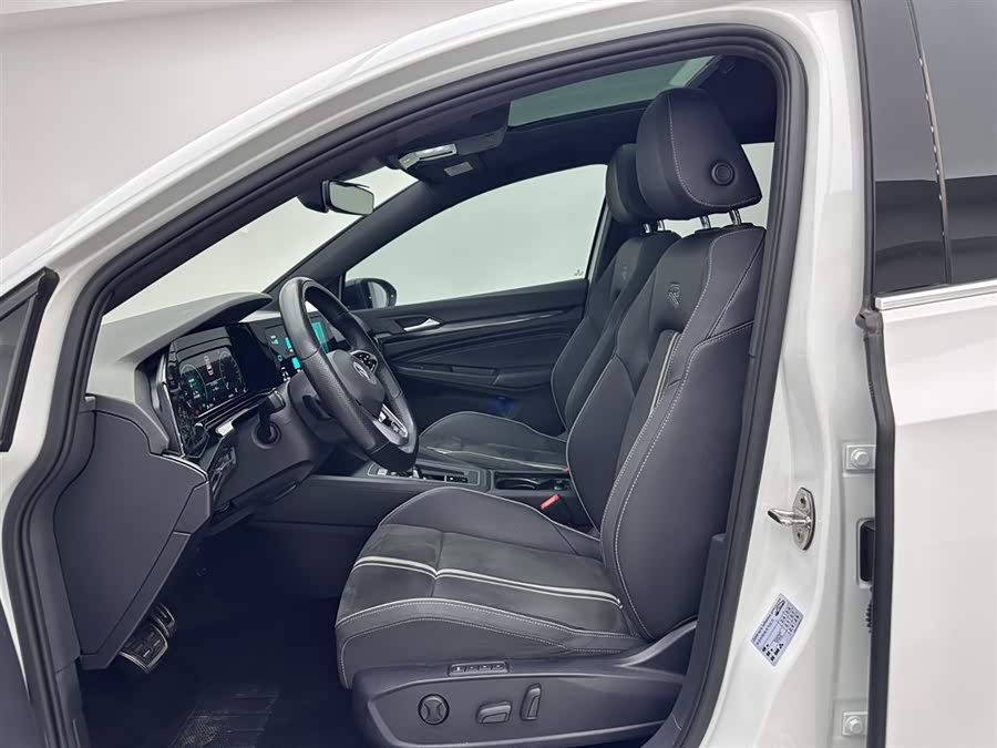 Volkswagen Golf 2020 car image #19