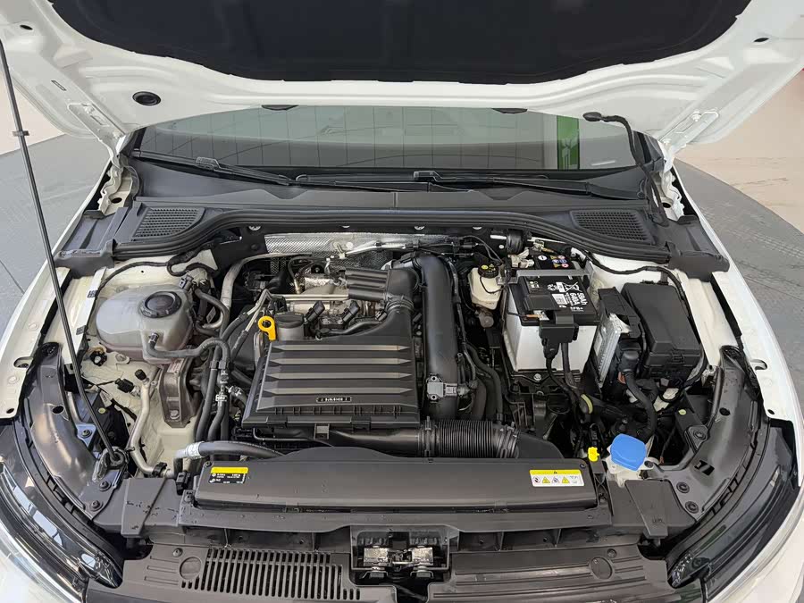 Volkswagen Golf 2022 car image #19