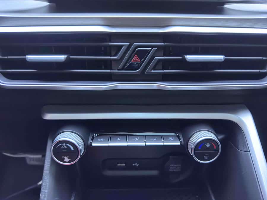 GEELY Coolray 2022 immagine di auto #19