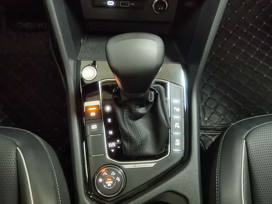 Volkswagen Tiguan L 2023 car image #19