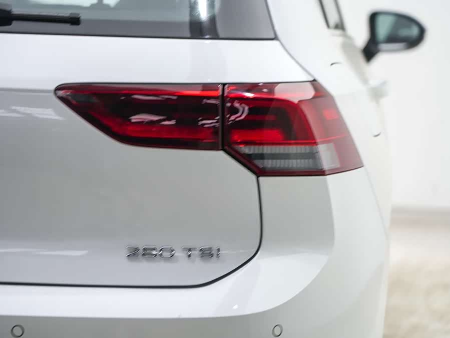Volkswagen Golf 2022 car image #19