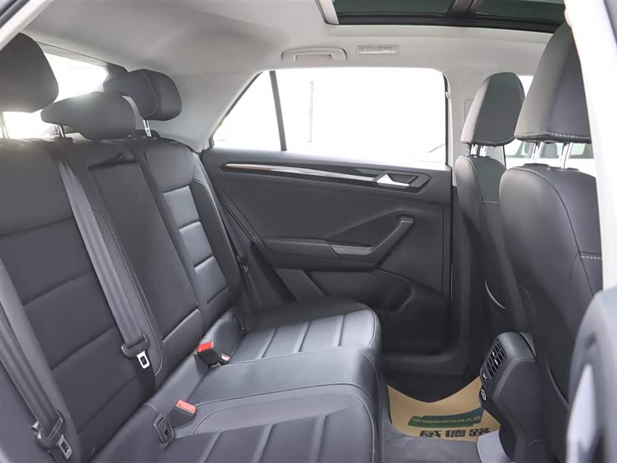 Volkswagen T-Roc 2020 car image #19