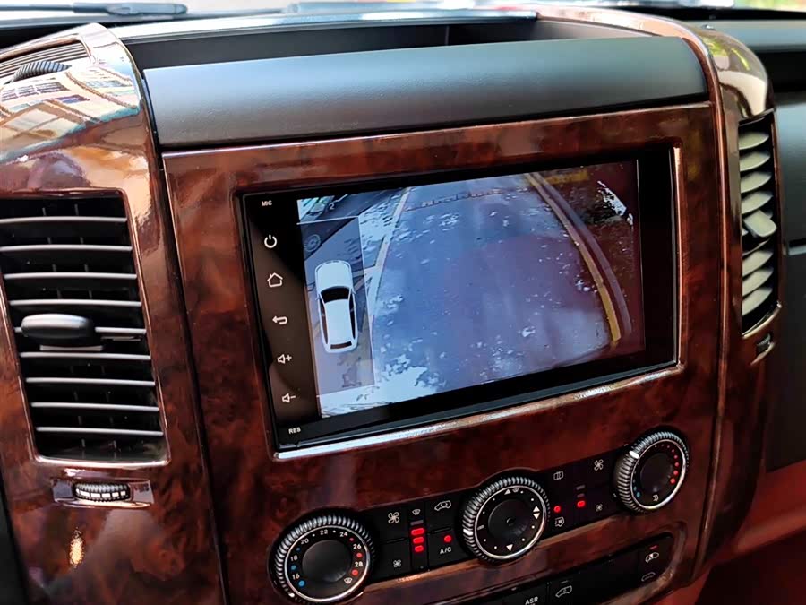 Mercedes-Benz GLE Class 2024 car image #19