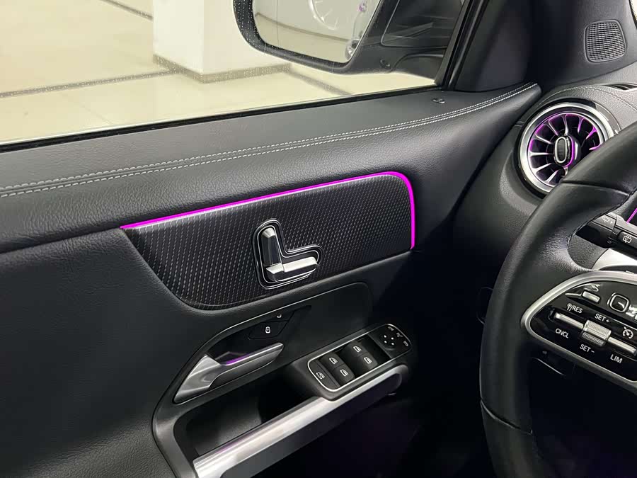 Mercedes-Benz GLB Class 2021 car image #19