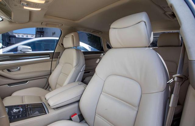 Audi S8 2009 car image #19