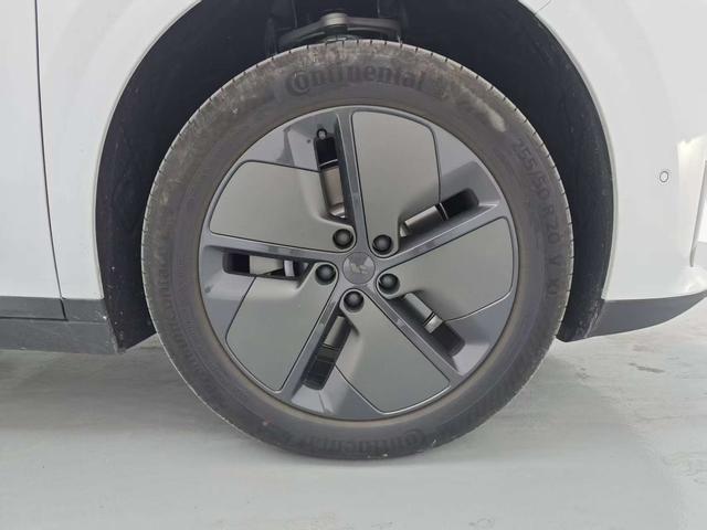 Li i8 2025 image de voiture #19