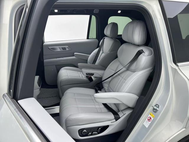 Deepal S09 2025 car image #19