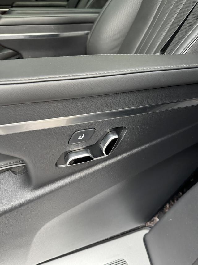 HongQi HQ9 2023 car image #19