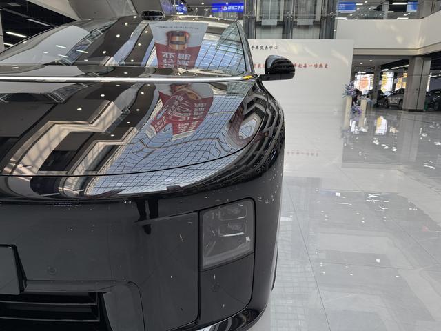 Li i8 2025 image de voiture #19