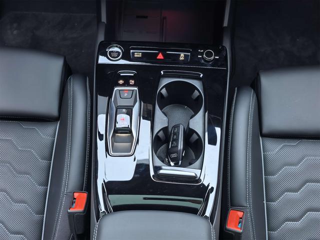 Audi Q6L Sportback e-tron 2025 #19 Audi Q6L Sportback e-tron 2025 car image #19