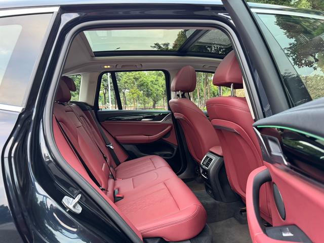 BMW iX3 2024 صورة سيارة #19