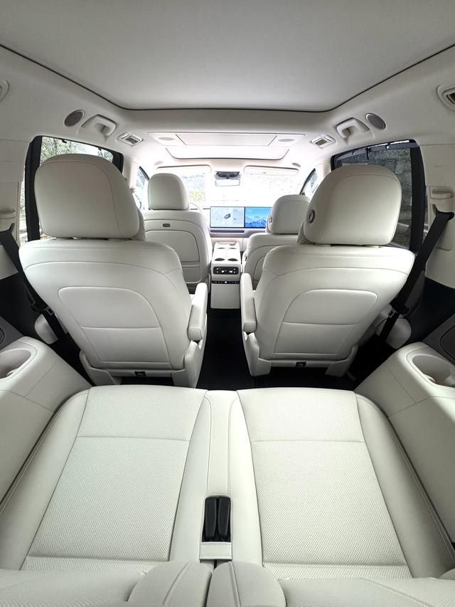 Li i8 2025 image de voiture #19