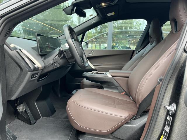 BMW iX 2024 immagine di auto #19