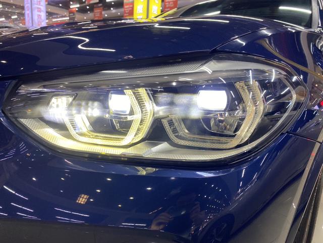 BMW X4 2020 car image #19