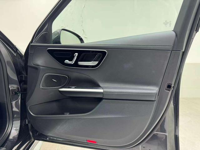 Mercedes-Benz R Class 2023 car image #19