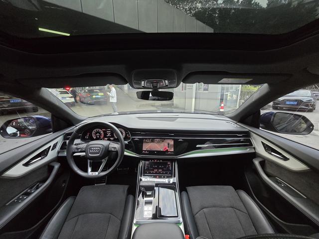 Audi Q8 2020 car image #19