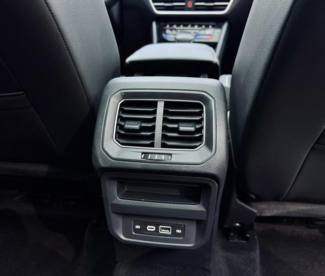 Volkswagen Tiguan L 2023 car image #19