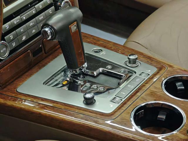 Volkswagen Pheaton 2011 immagine di auto #19