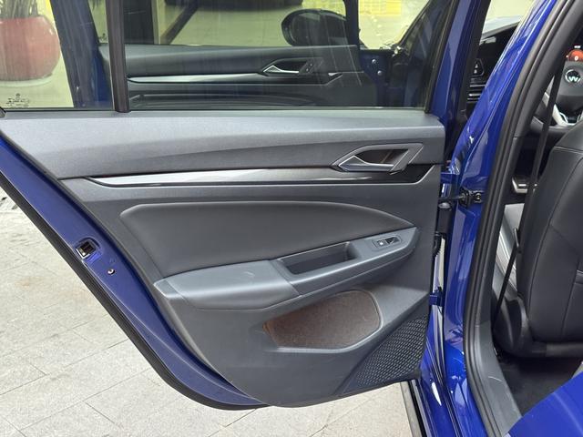 Volkswagen Golf 2021 car image #19