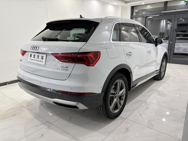 Audi Q3 2022 car image #19