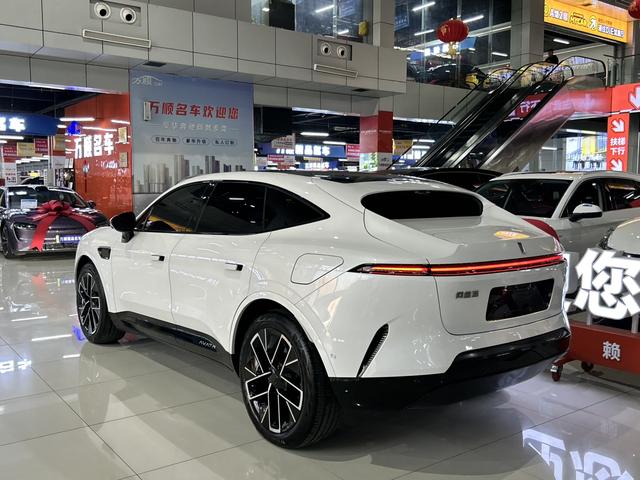 Avatr 11 2023 car image #19