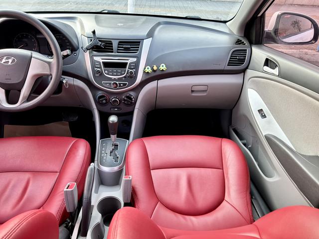 Hyundai Reina 2013 car image #19