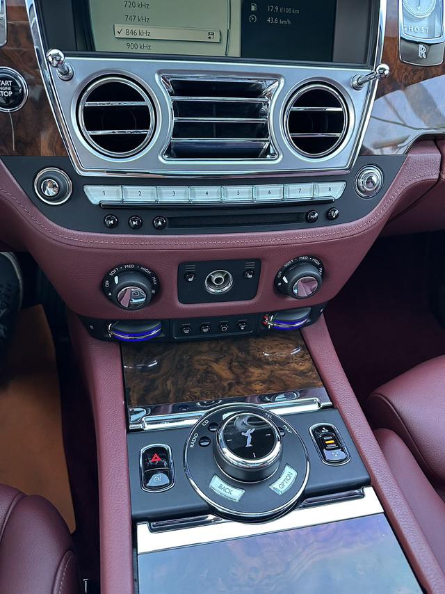 Rolls-Royce Ghost 2015 car image #19