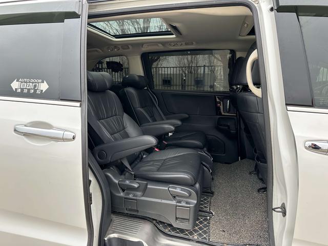 Honda ODYSSEY 2018 صورة سيارة #19