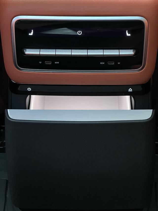 Li L9 2023 image de voiture #19