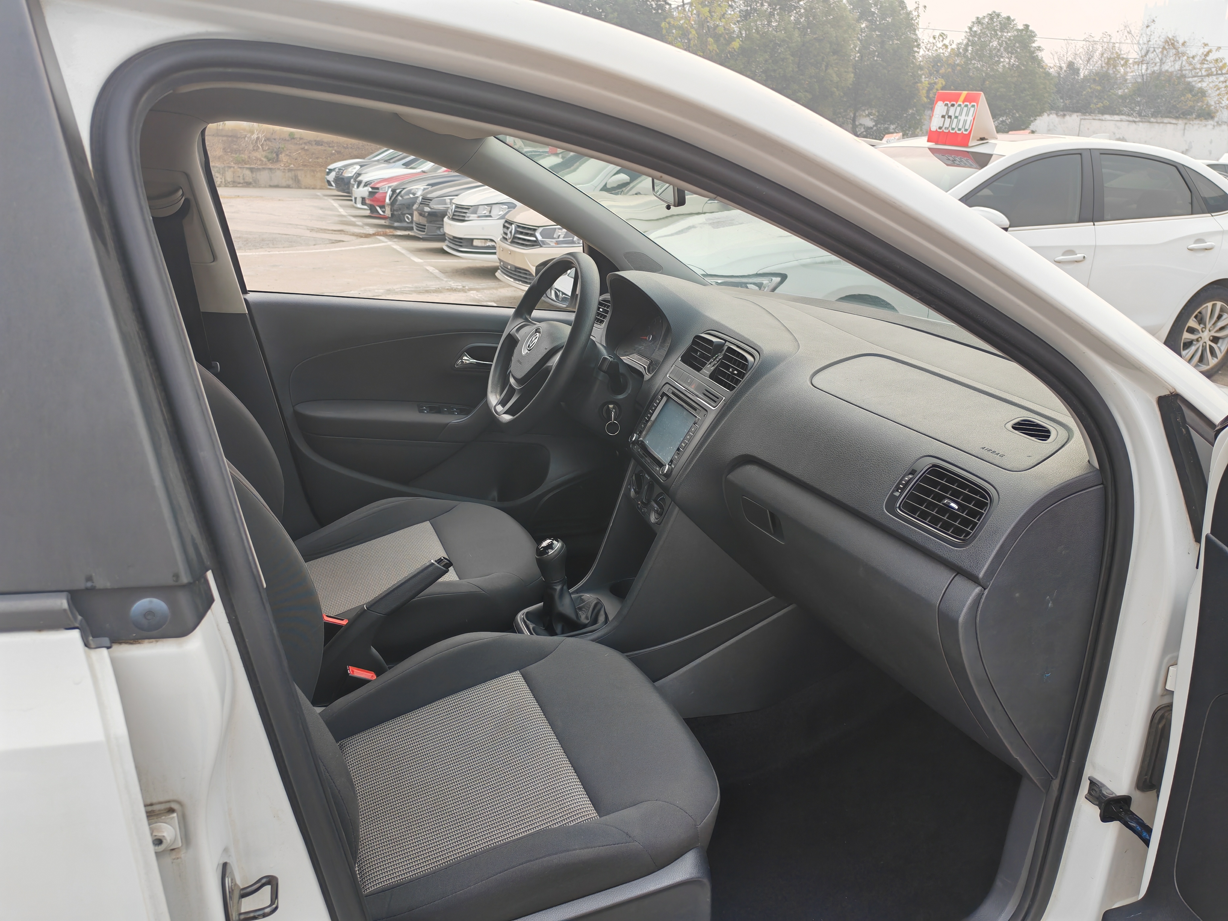 Volkswagen Polo 2016 car image #19
