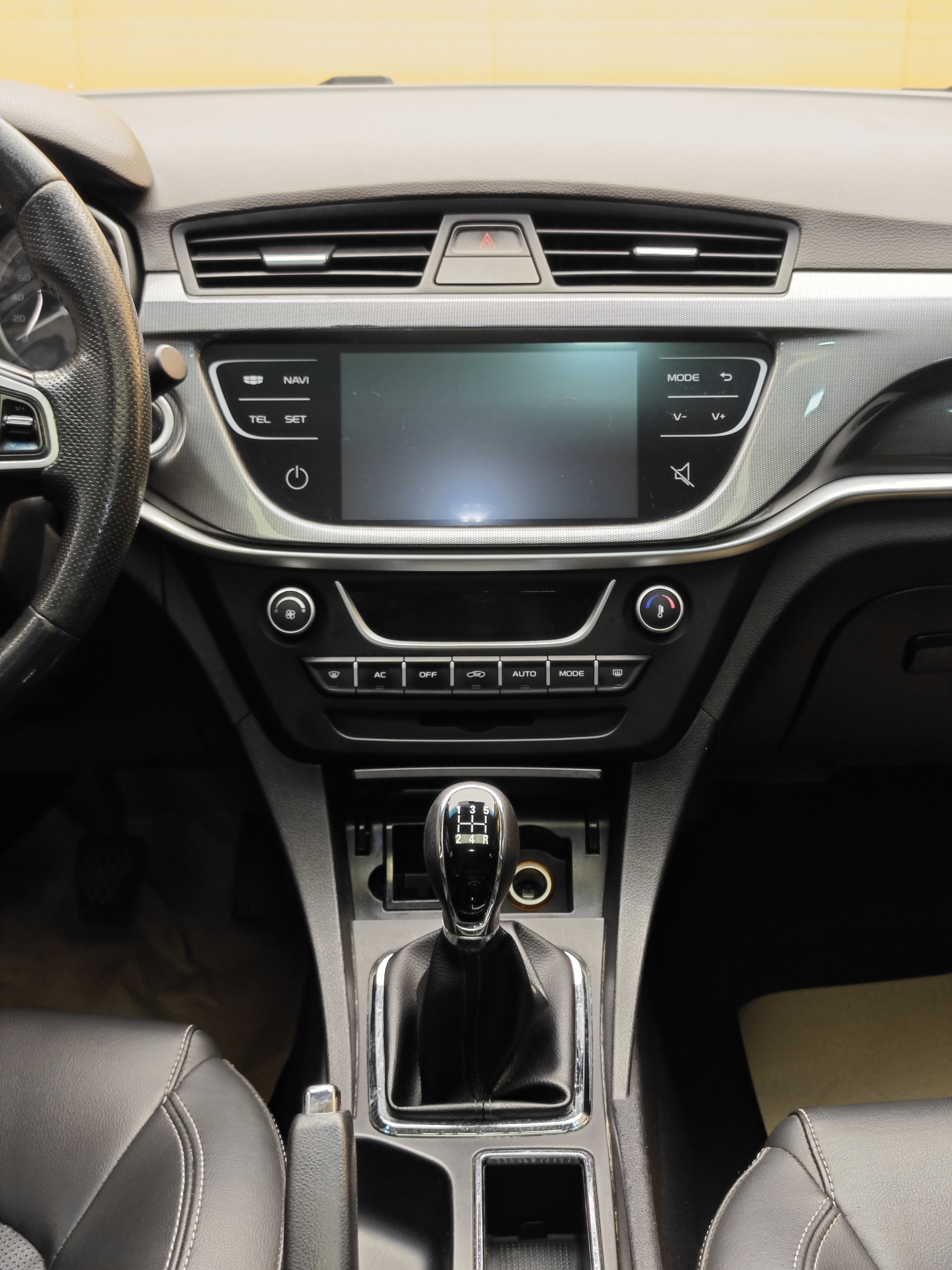 GEELY Emgrand 2018 car image #19