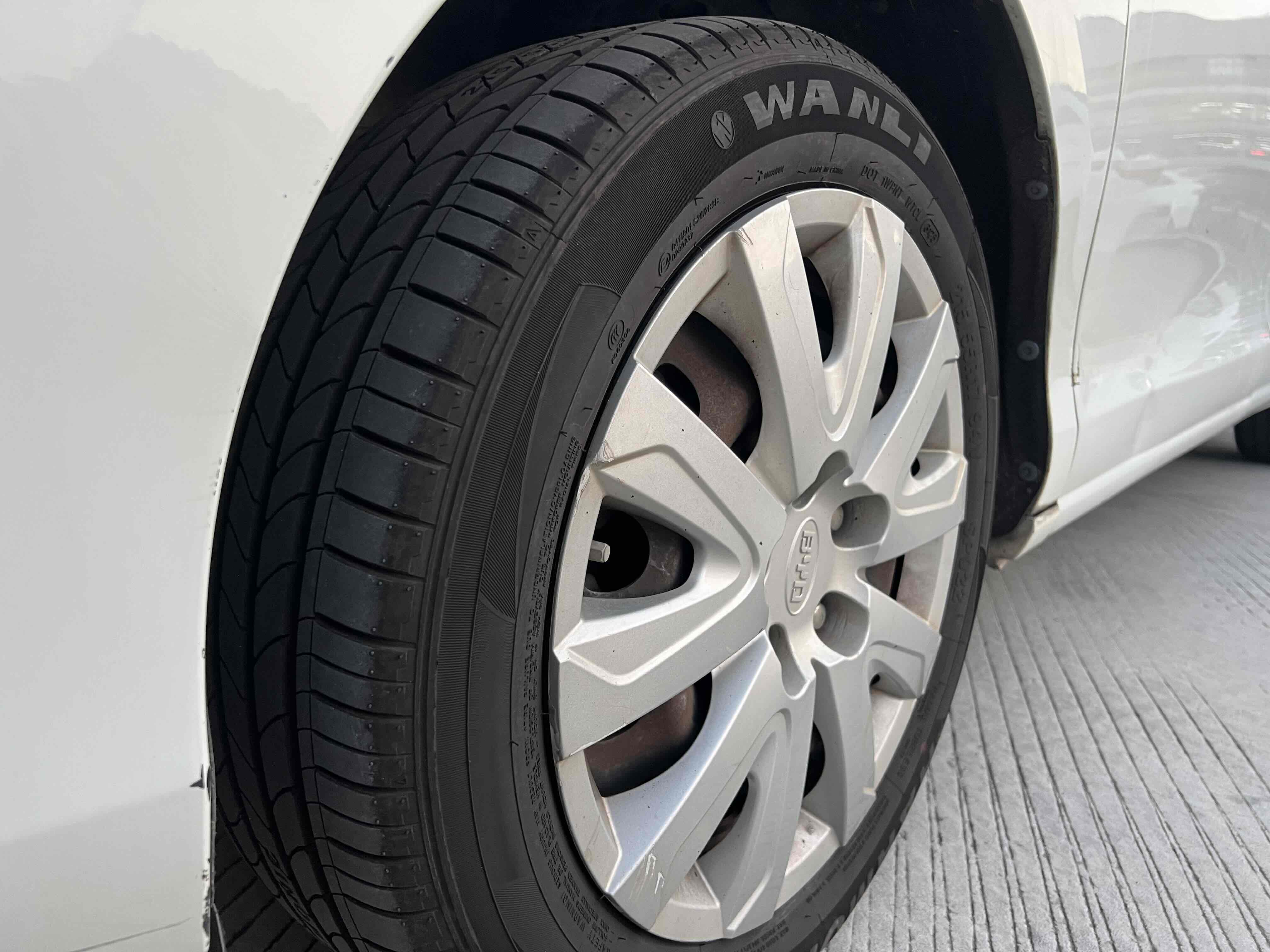 BYD M6 2014 car image #19