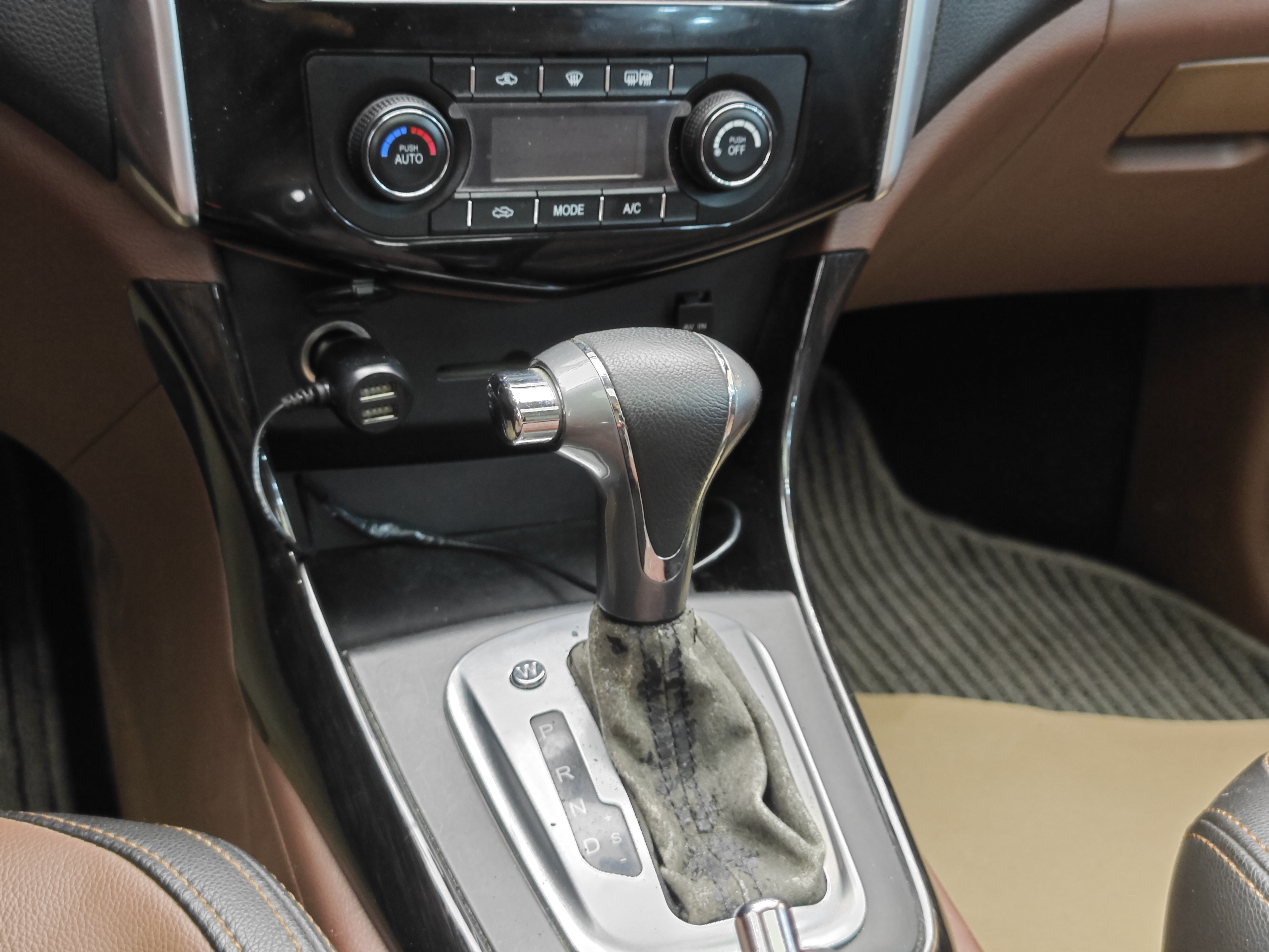 Forthing SX6 2016 car image #19