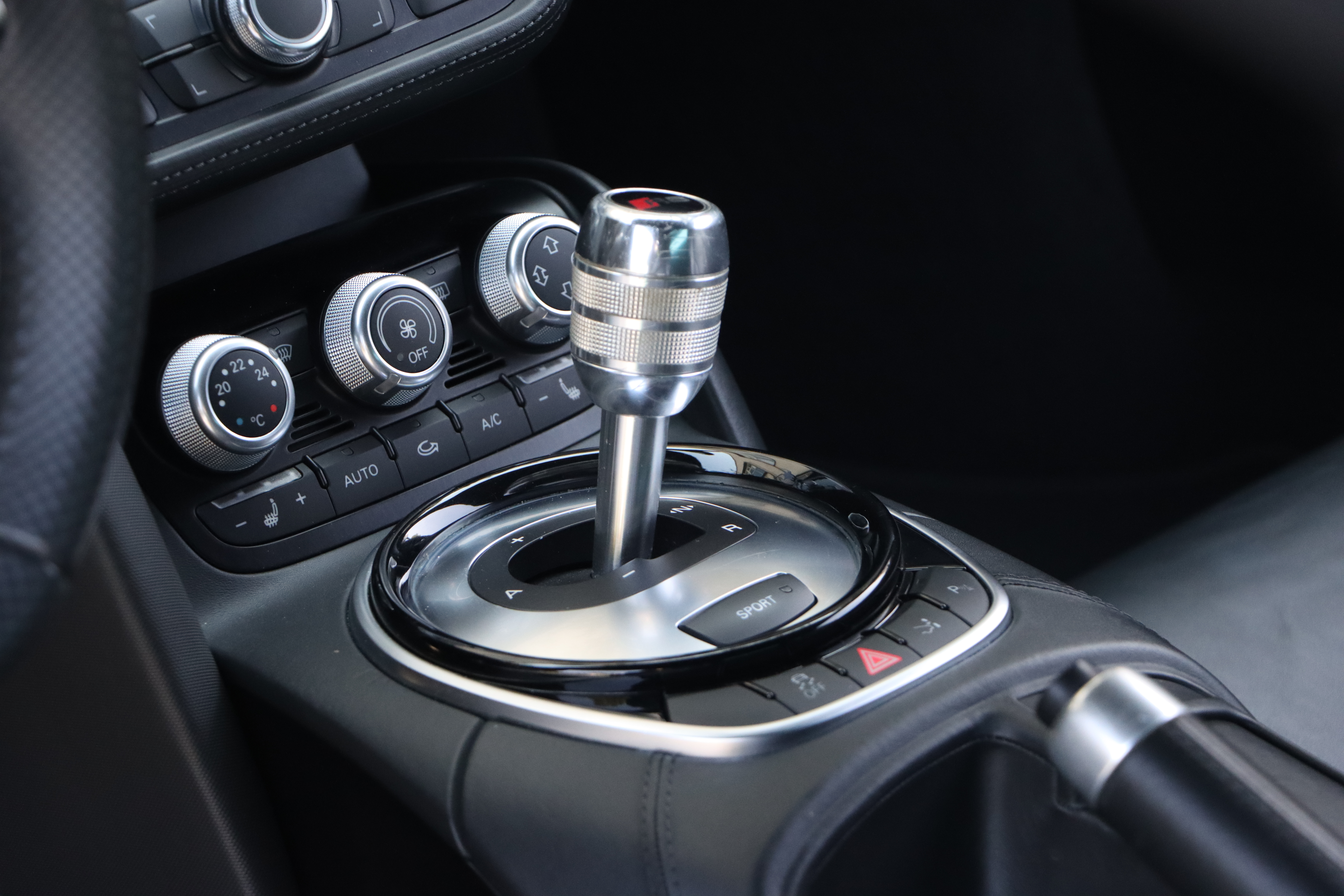 Audi R8 2016 car image #19