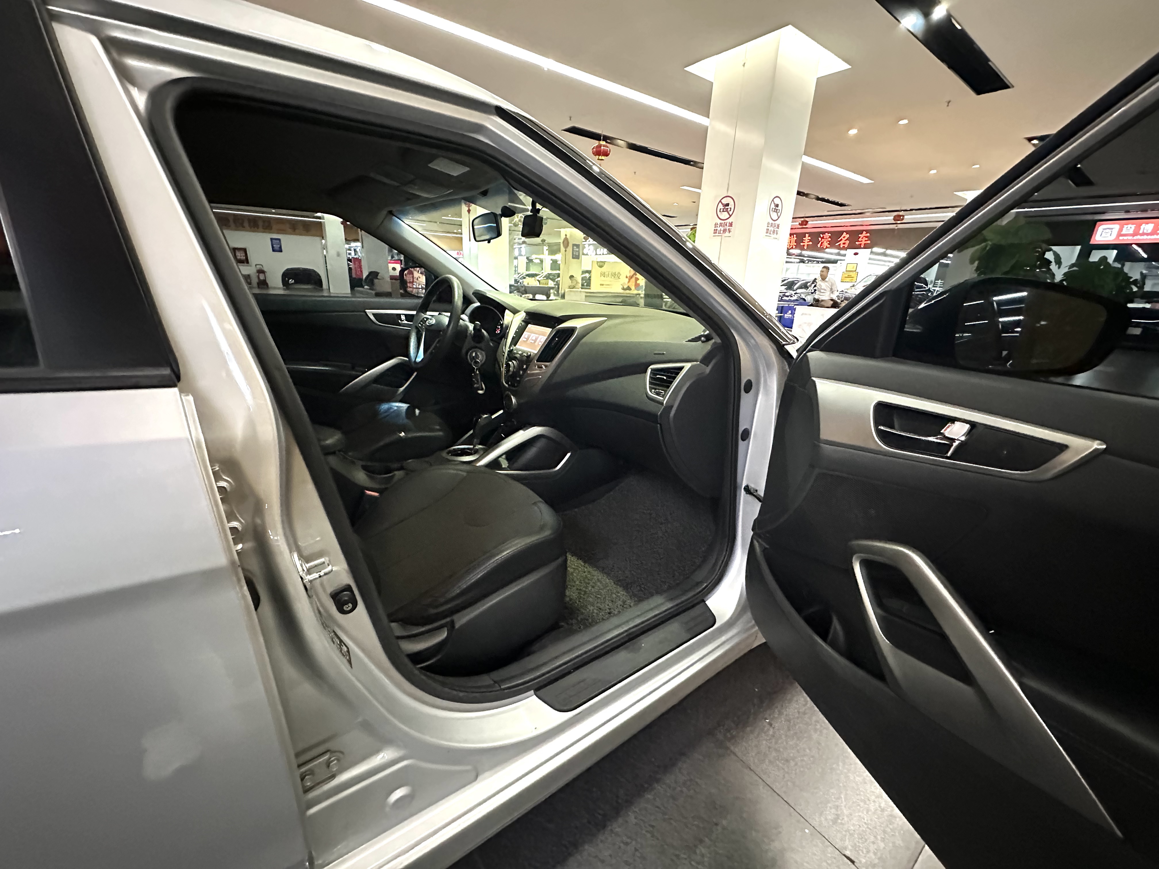 Hyundai Veloster 2012 car image #19