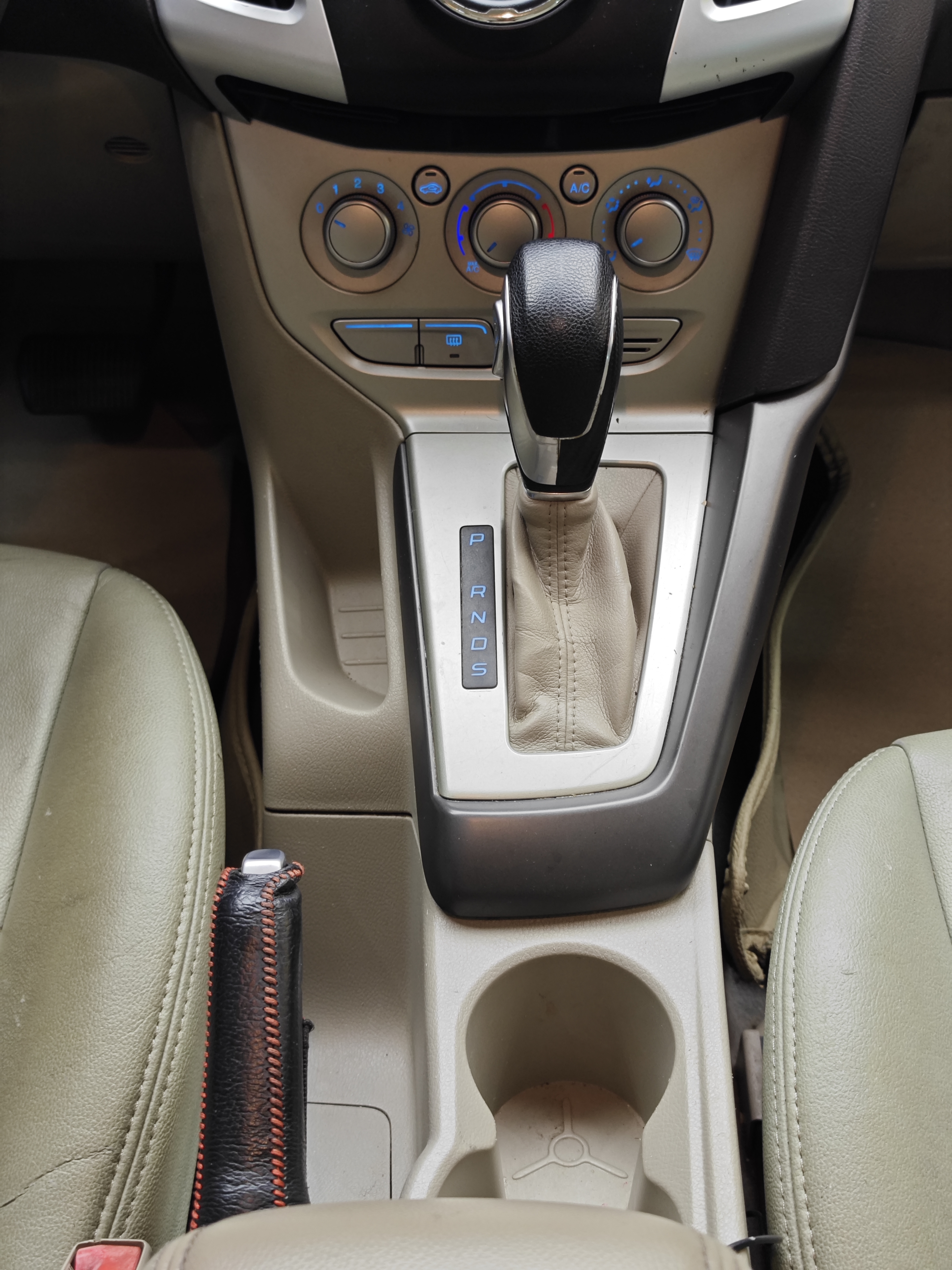 Ford Focus 2014 immagine di auto #19