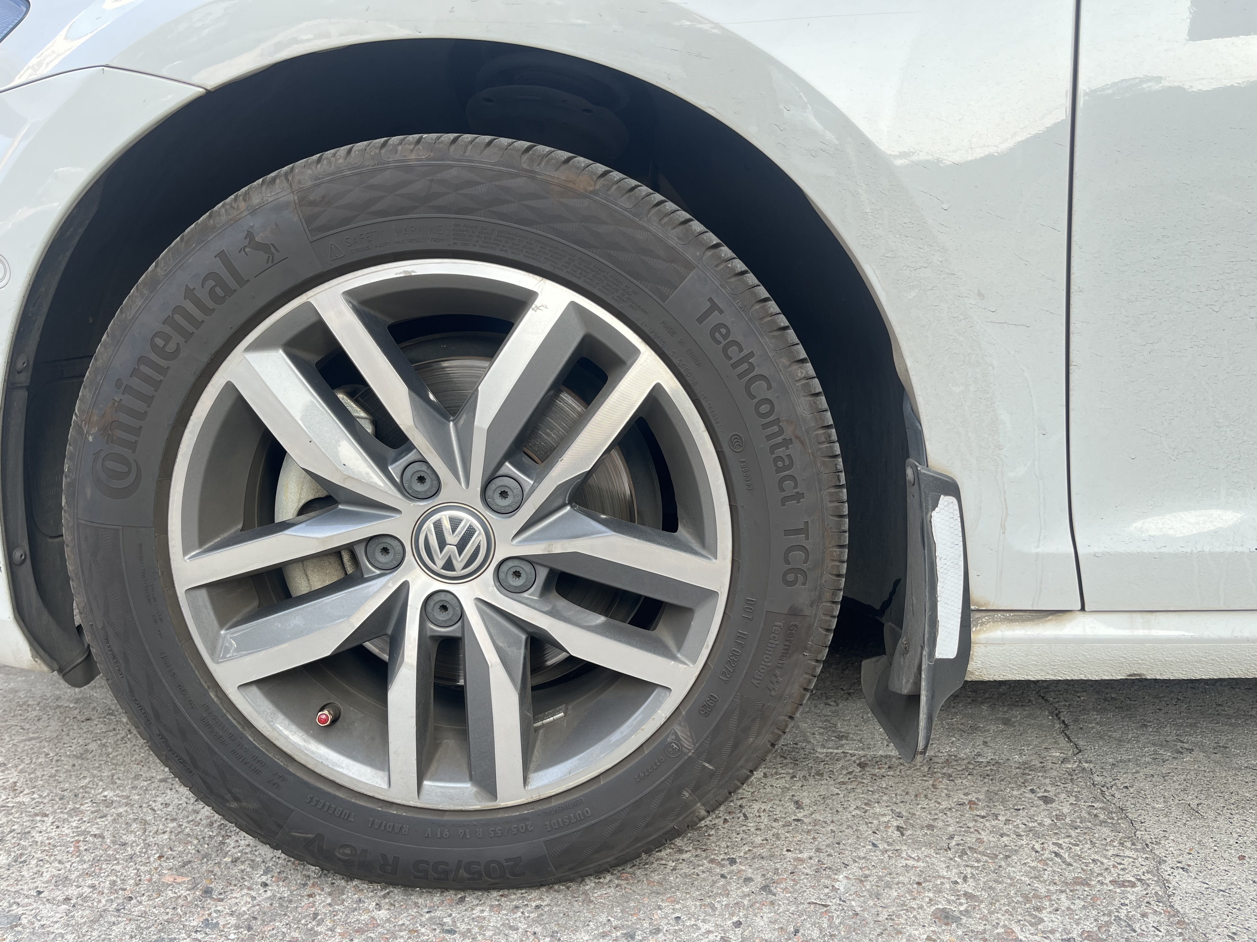Volkswagen Golf 2017 car image #19
