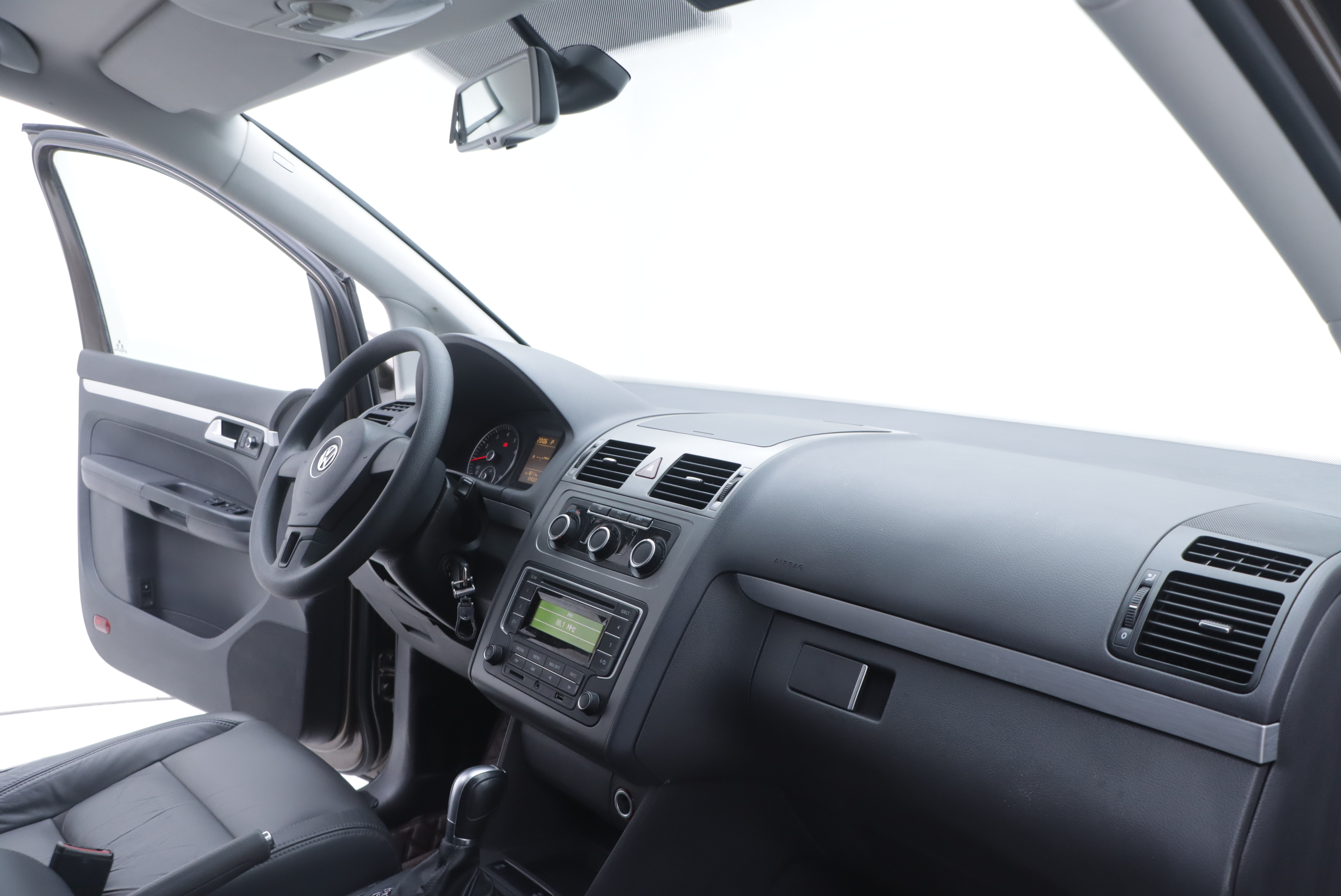 Volkswagen Touran 2013 car image #19