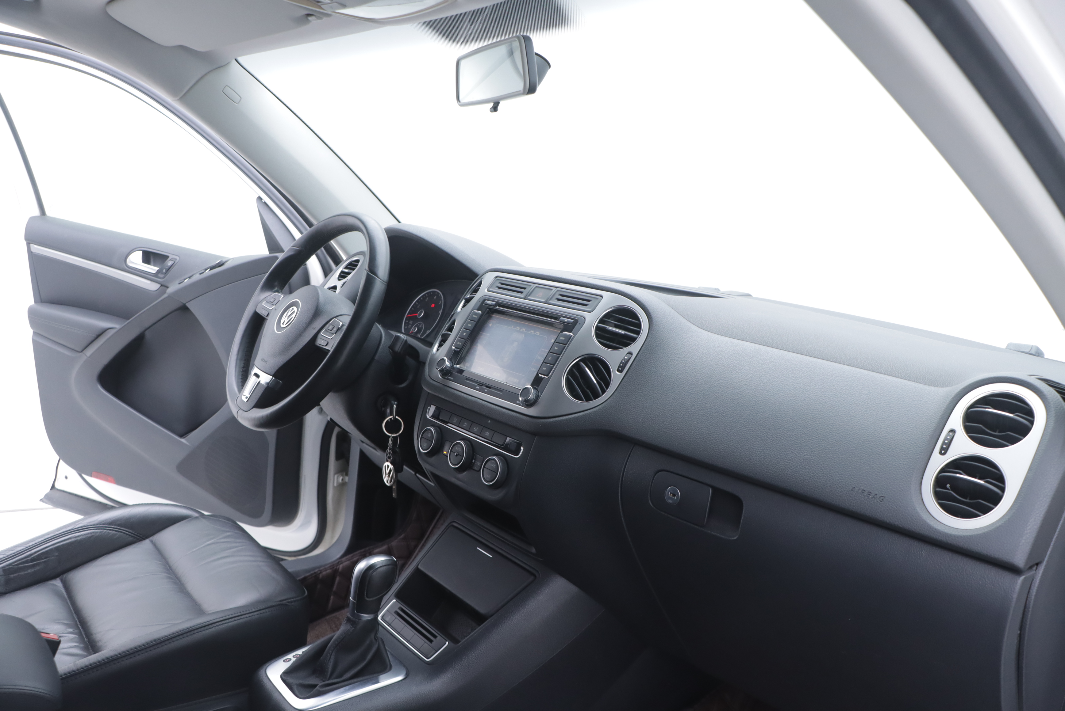 Volkswagen Tiguan 2014 car image #19