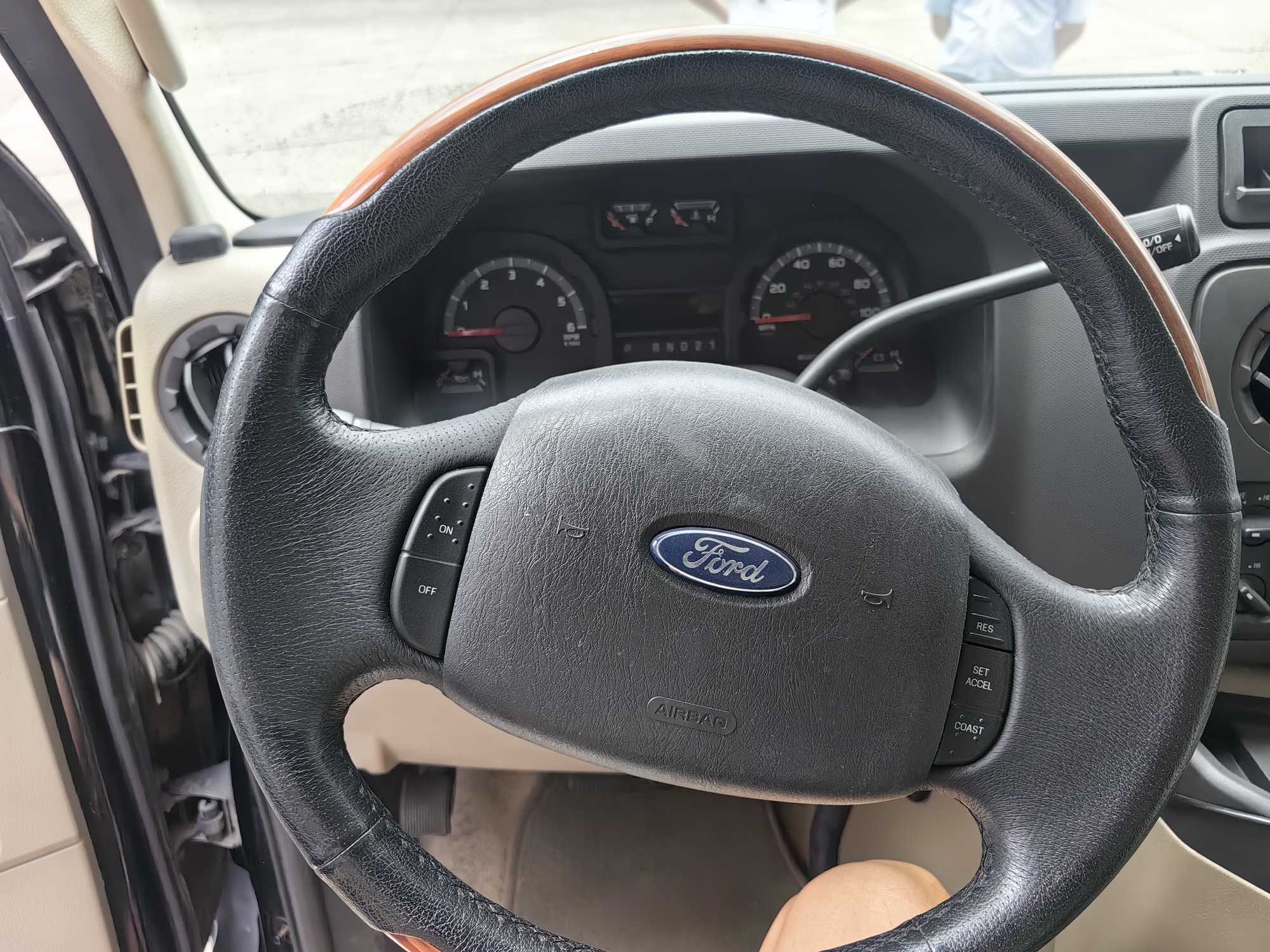 Ford E350 2009 #19 Ford E350 2009 car image #19