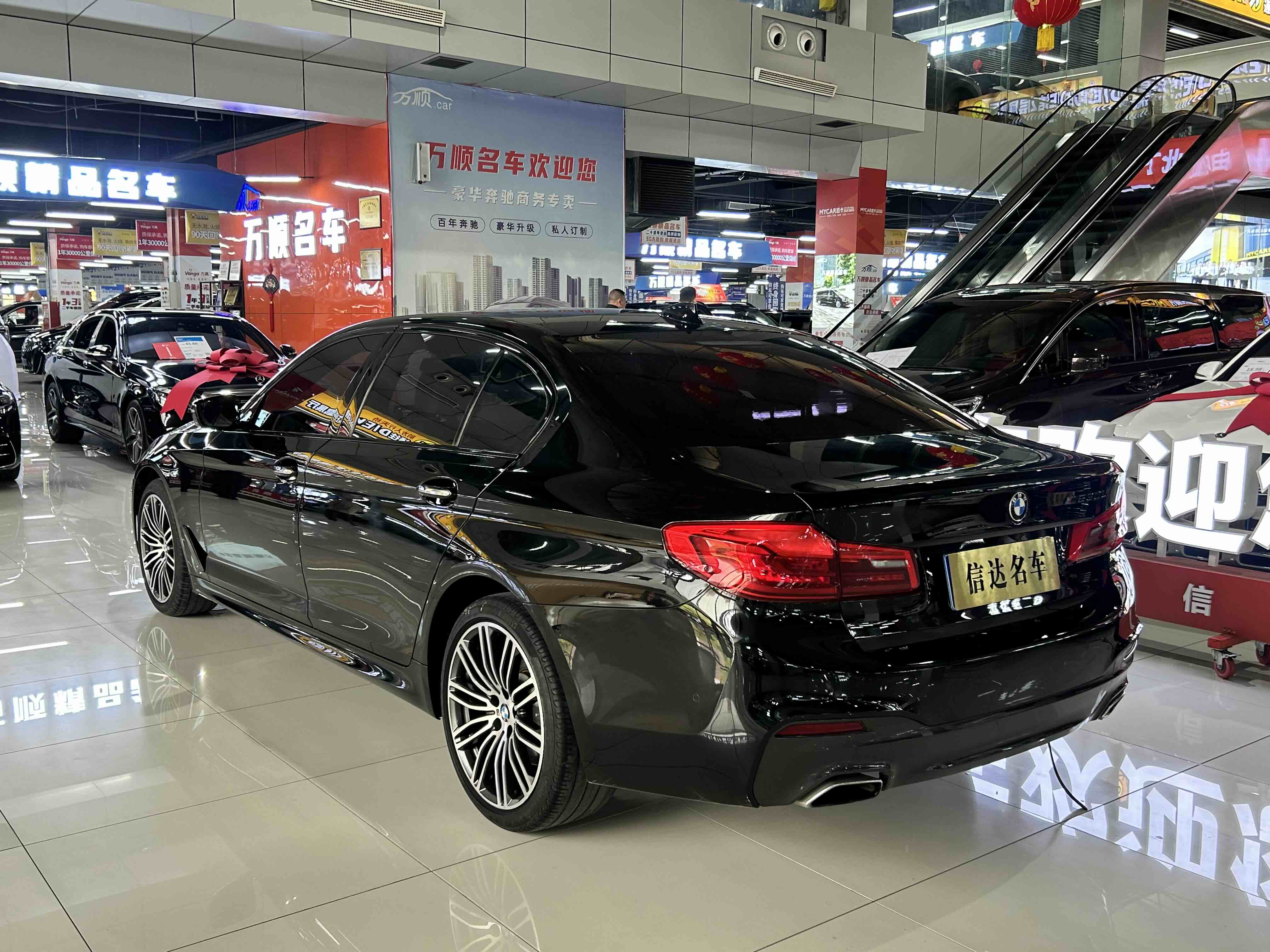 BMW 5 Series 2018 car image #19