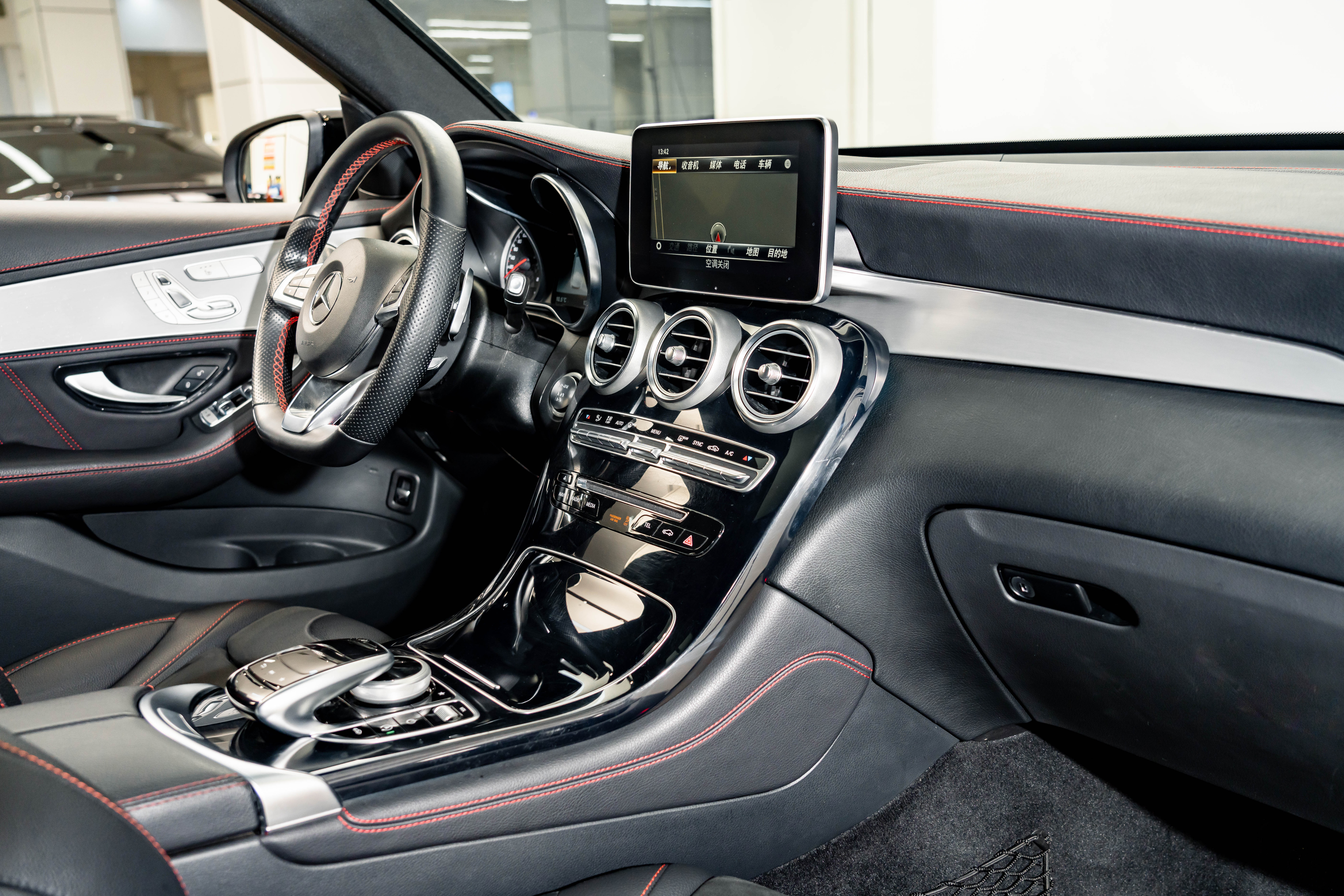 Mercedes-Benz GLC AMG 2019 immagine di auto #19