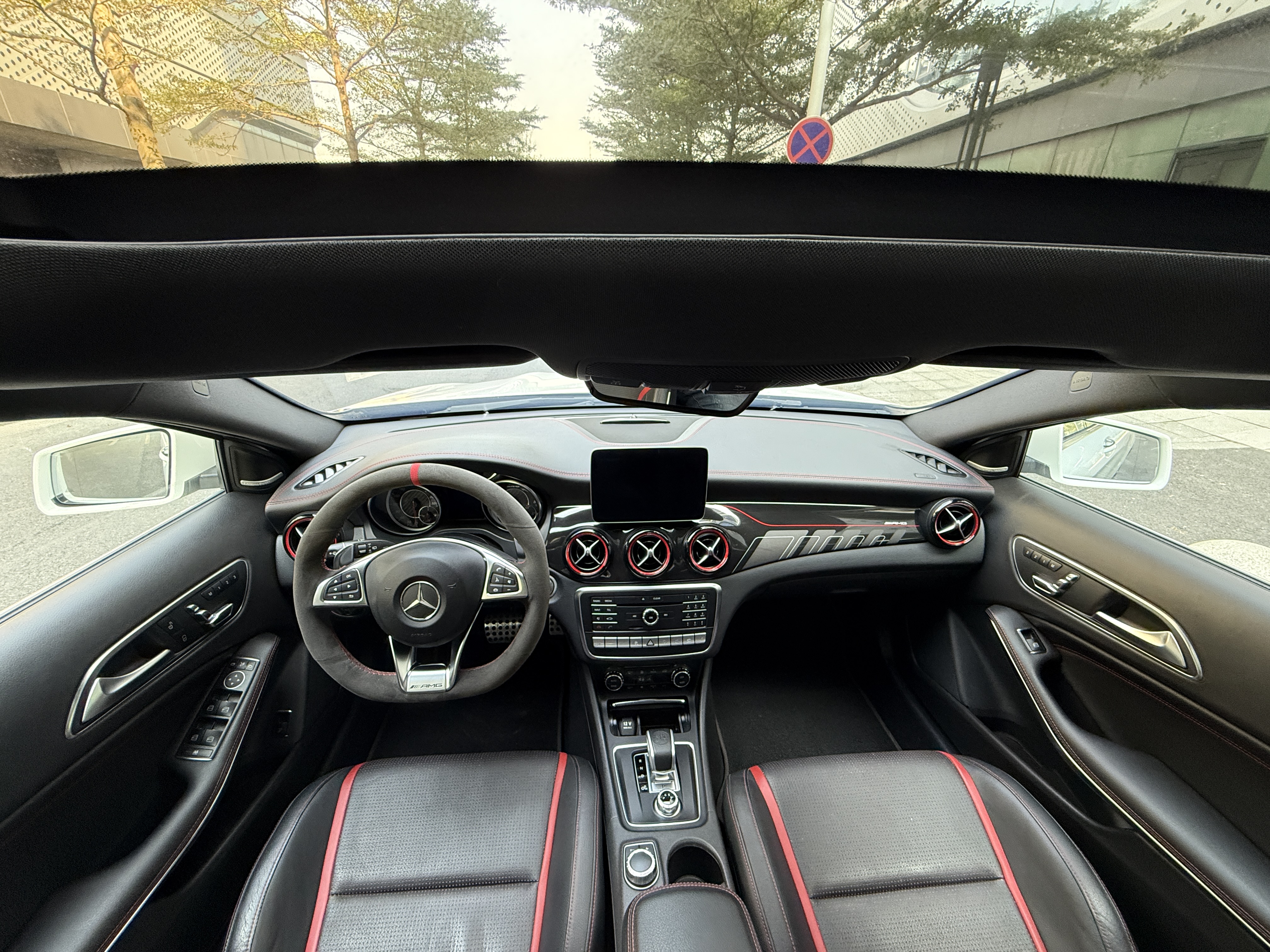 Mercedes-Benz GLA AMG 2019 immagine di auto #19