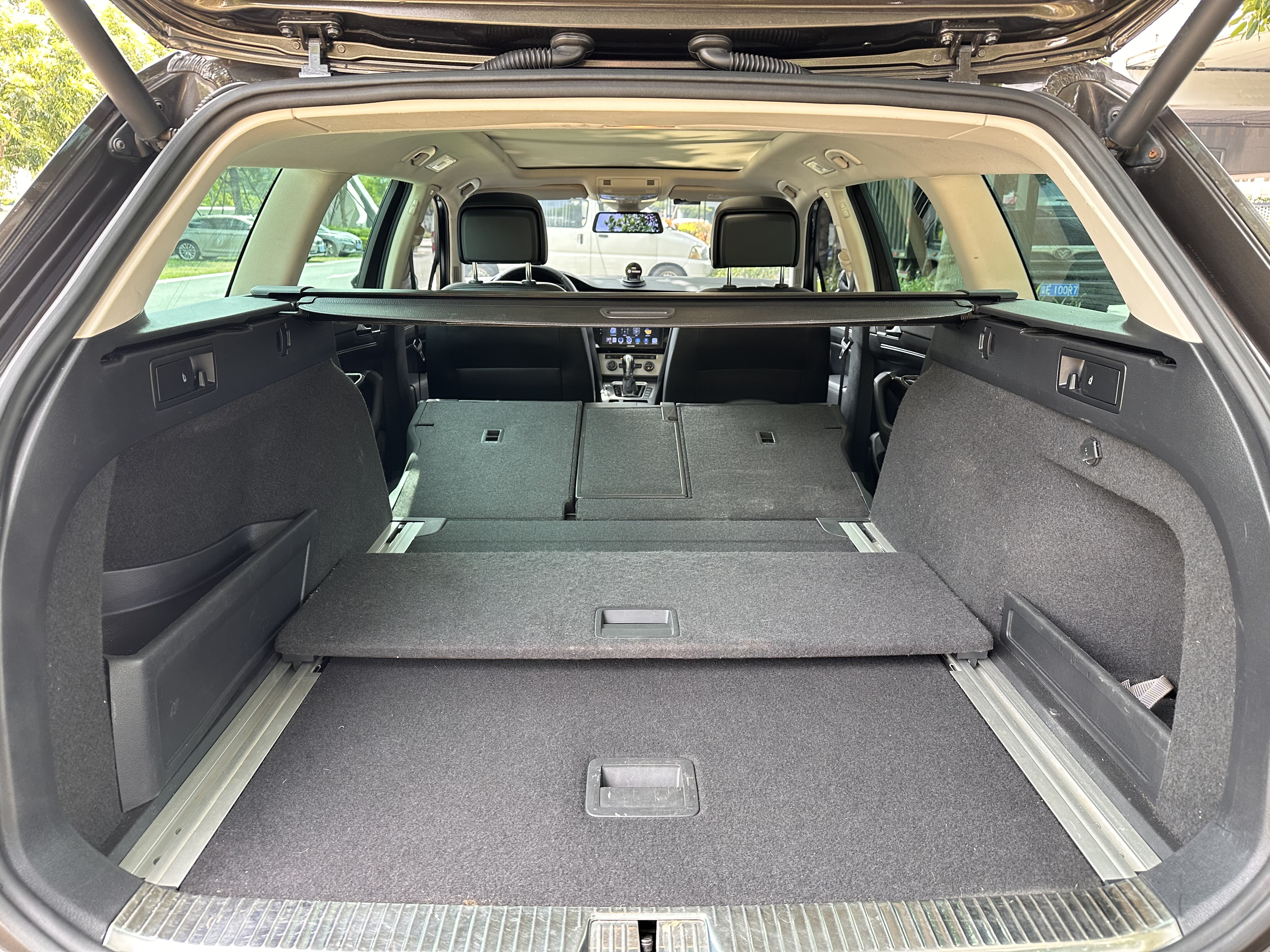 Volkswagen Passat Variant 2018 immagine di auto #19