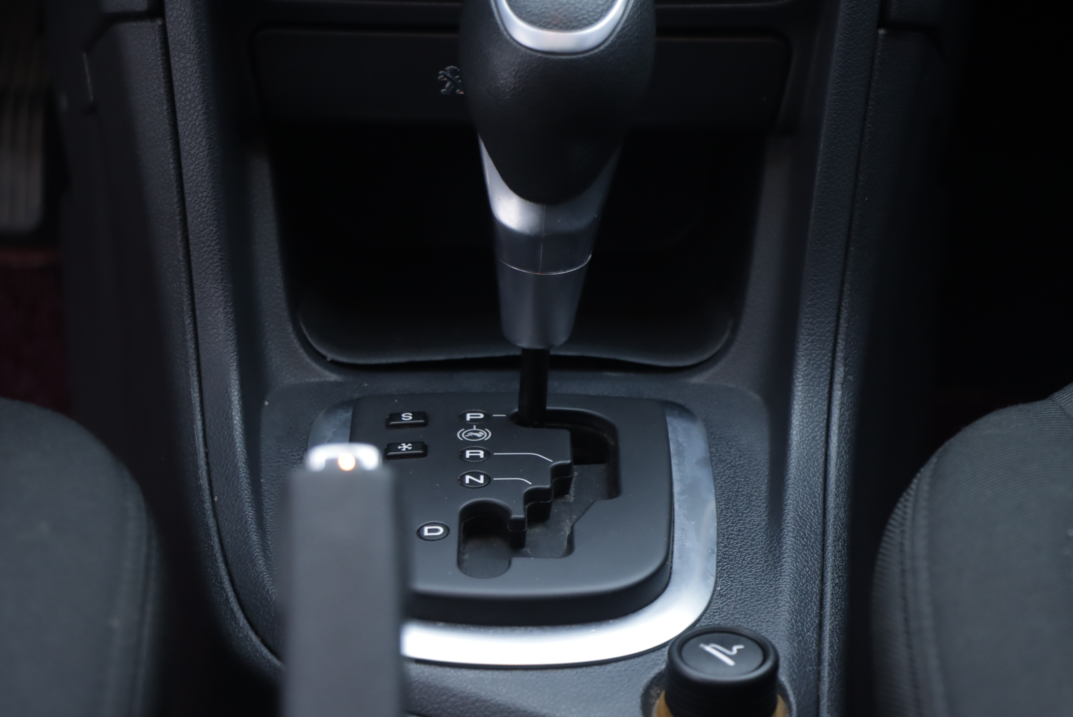 Peugeot 308 2015 car image #19