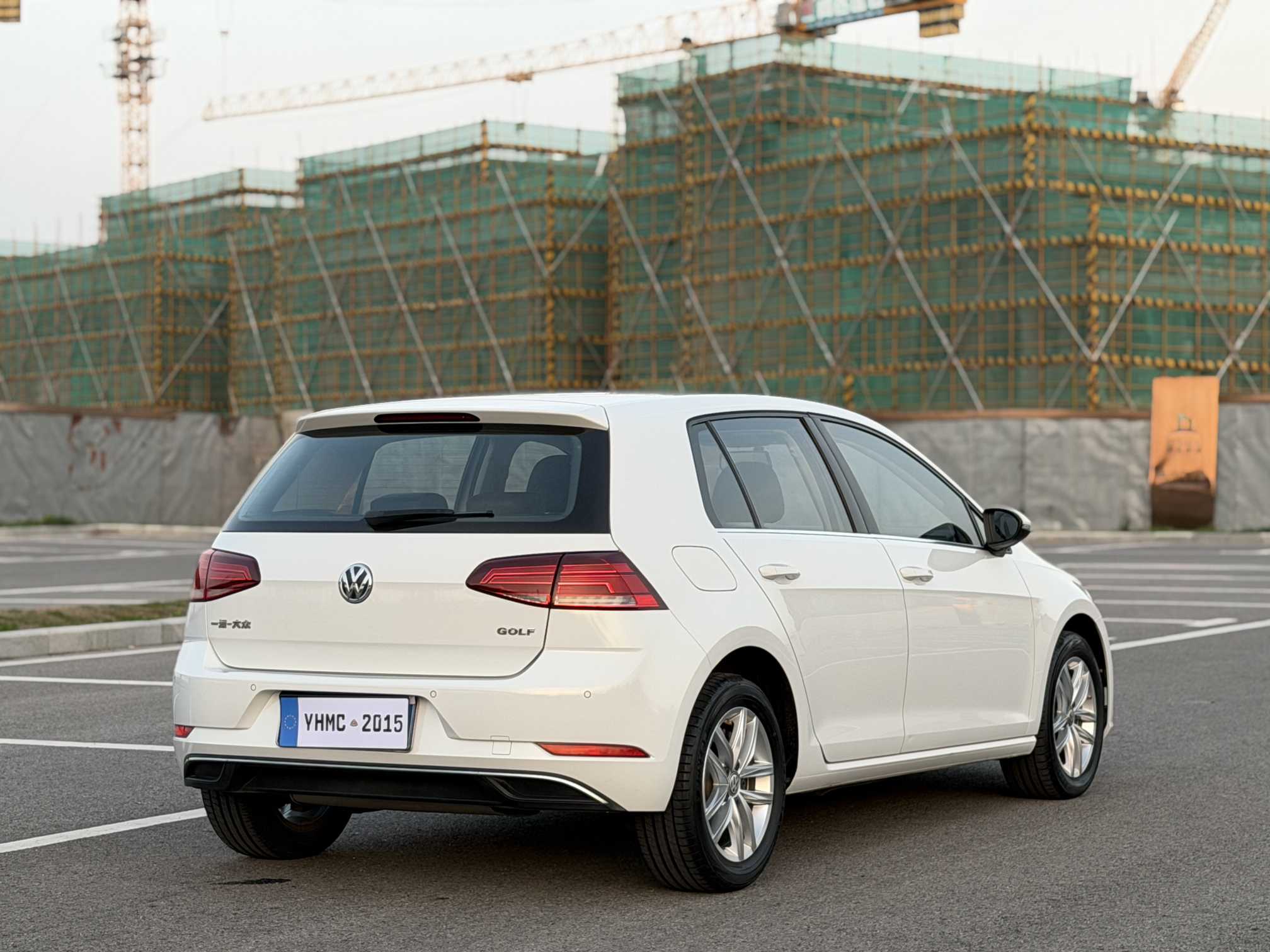 Volkswagen Golf 2018 car image #19