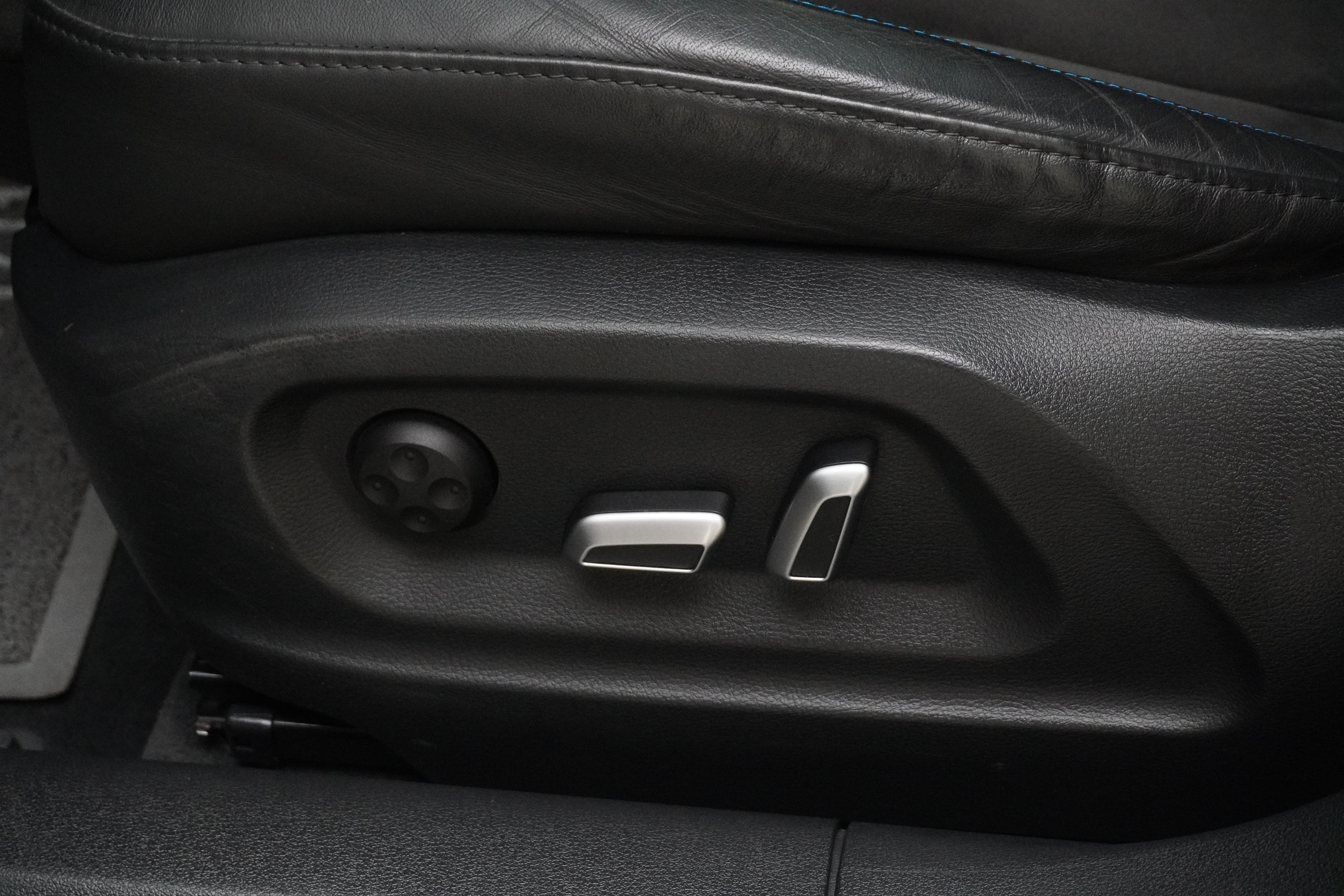 Audi Q3 2018 car image #19